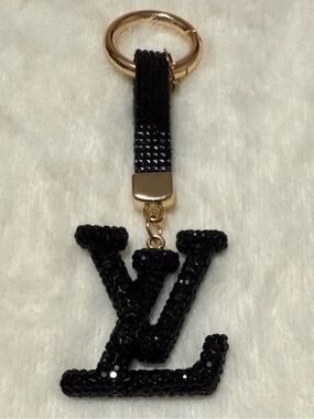 Black Sequin LV Letter Keychain - Fashionable Bag Charm